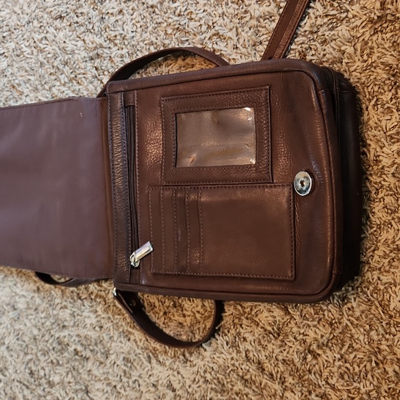 Wilsons Leather Cross Body Bag - Picture 8 of 12